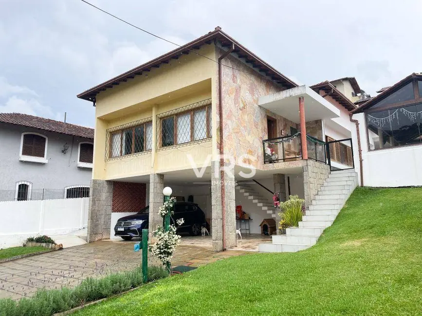 Casa com 4 quartos à venda, 380m2 em Tijuca, Teresopolis - RJ - imagem 2 Foto 2 de Casa com 4 quartos à venda, 380m2 em Tijuca, Teresopolis - RJ