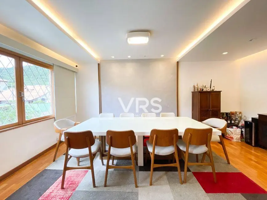 Casa com 4 quartos à venda, 380m2 em Tijuca, Teresopolis - RJ - imagem 8 Foto 8 de Casa com 4 quartos à venda, 380m2 em Tijuca, Teresopolis - RJ