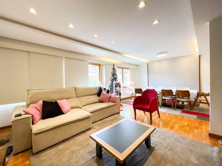 Casa com 4 quartos à venda, 380m2 em Tijuca, Teresopolis - RJ - imagem 6 Foto 6 de Casa com 4 quartos à venda, 380m2 em Tijuca, Teresopolis - RJ