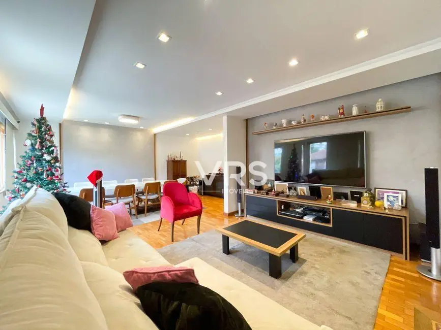 Casa com 4 quartos à venda, 380m2 em Tijuca, Teresopolis - RJ - imagem 1 Foto 1 de Casa com 4 quartos à venda, 380m2 em Tijuca, Teresopolis - RJ