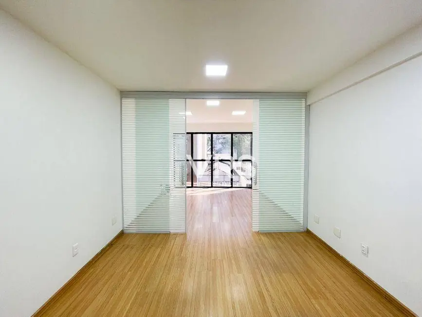 Sala Comercial para alugar, 43m2 em Várzea, Teresopolis - RJ - imagem 1 Foto 1 de Sala Comercial para alugar, 43m2 em Várzea, Teresopolis - RJ