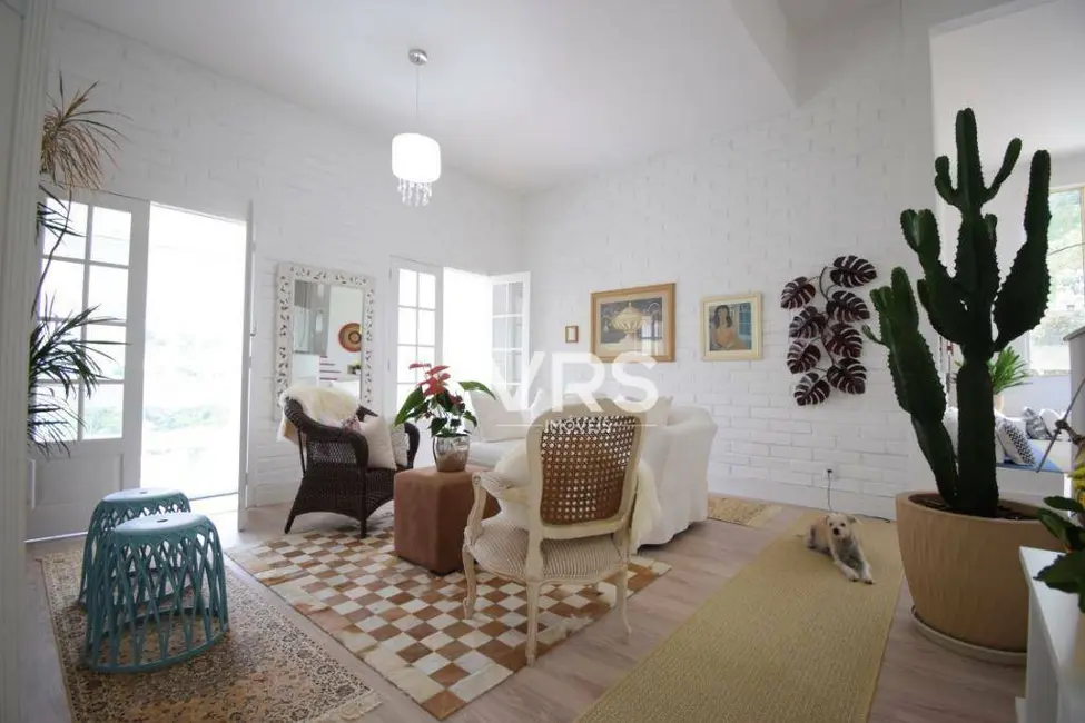 Foto 6 de Casa com 3 quartos à venda, 904m2 em Panorama, Teresopolis - RJ