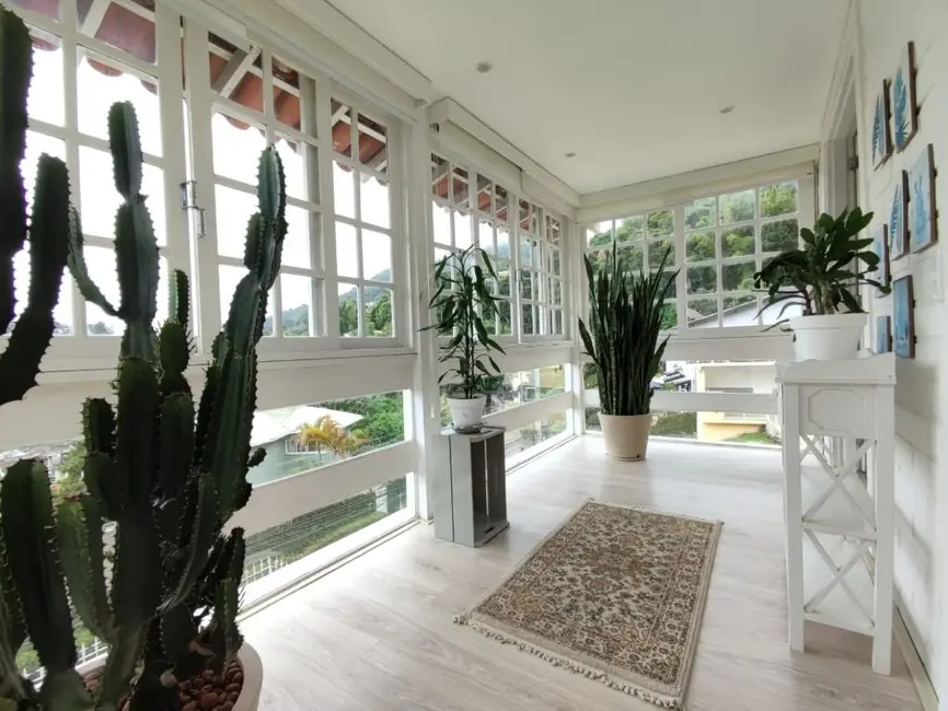 Foto 9 de Casa com 3 quartos à venda, 904m2 em Panorama, Teresopolis - RJ