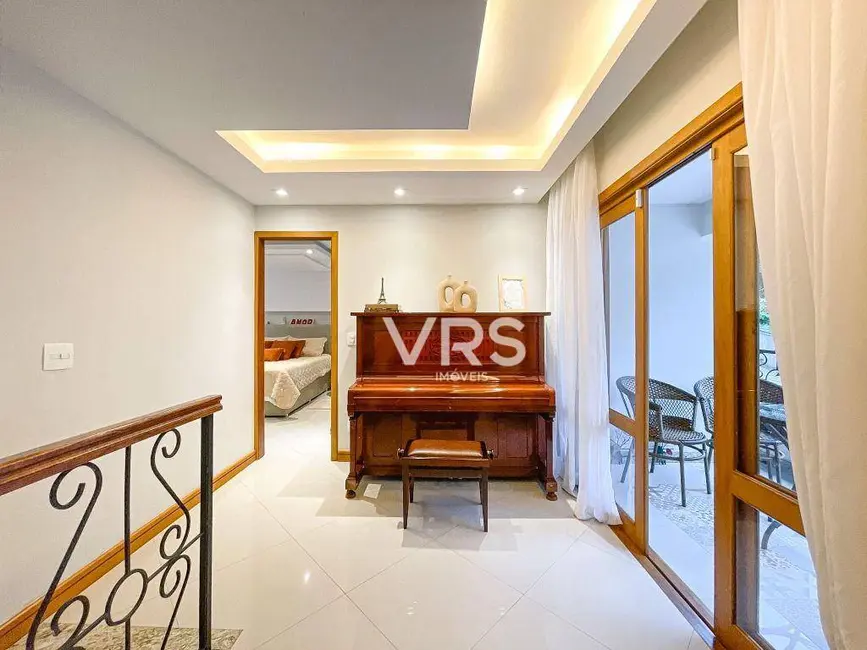 Foto 1 de Casa com 4 quartos à venda, 600m2 em Cascata dos Amores, Teresopolis - RJ