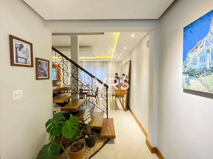 Foto 3 de Casa com 4 quartos à venda, 600m2 em Cascata dos Amores, Teresopolis - RJ