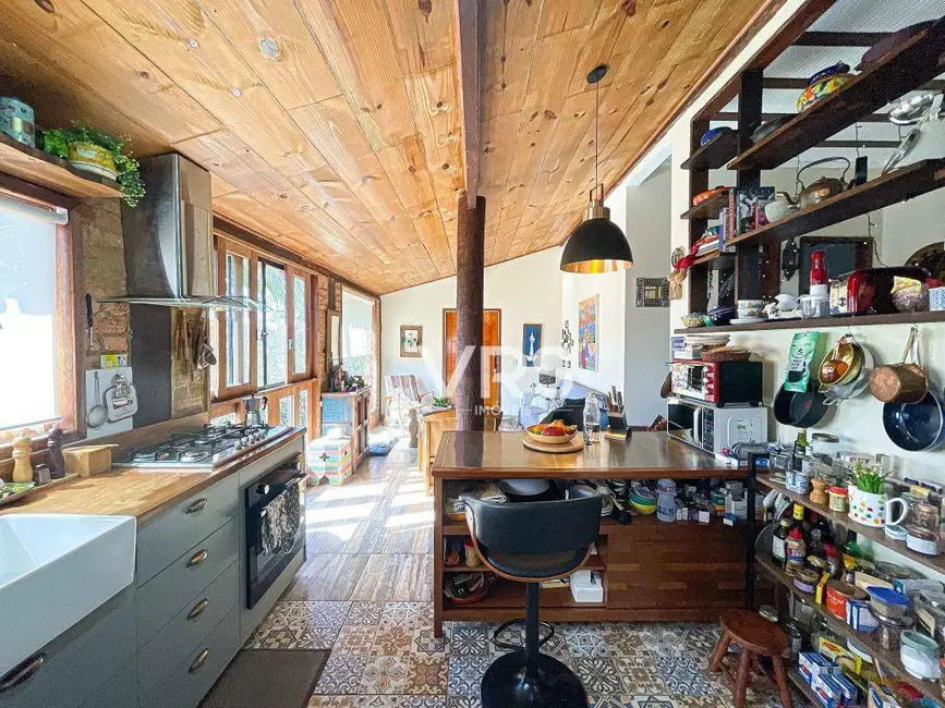 Casa de Condomínio com 3 quartos à venda, 444m2 em Albuquerque, Teresopolis - RJ - imagem 3 Foto 3 de Casa de Condomínio com 3 quartos à venda, 444m2 em Albuquerque, Teresopolis - RJ