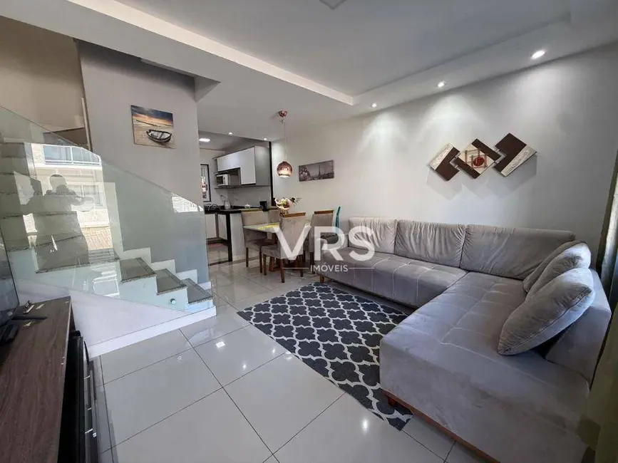 Foto 1 de Casa de Condomínio com 3 quartos à venda, 1590m2 em Granja Guarani, Teresopolis - RJ