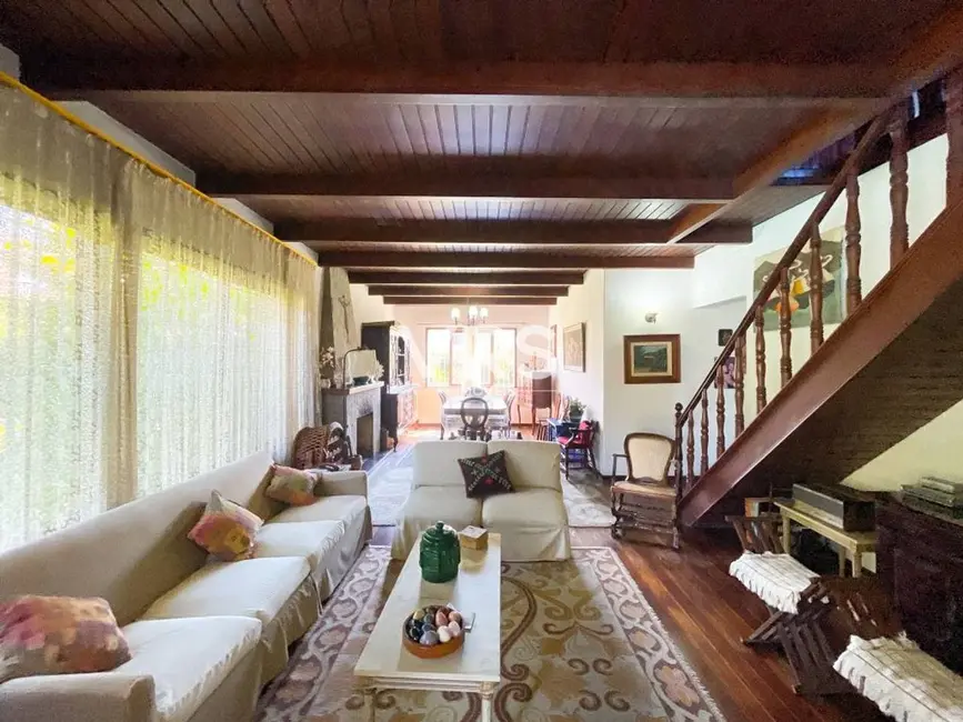 Casa com 4 quartos à venda, 1689m2 em Carlos Guinle, Teresopolis - RJ - imagem 2 Foto 2 de Casa com 4 quartos à venda, 1689m2 em Carlos Guinle, Teresopolis - RJ