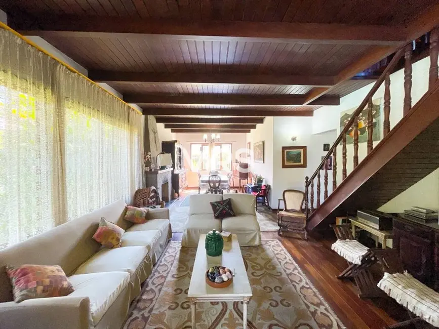 Casa com 4 quartos à venda, 1689m2 em Carlos Guinle, Teresopolis - RJ - imagem 3 Foto 3 de Casa com 4 quartos à venda, 1689m2 em Carlos Guinle, Teresopolis - RJ