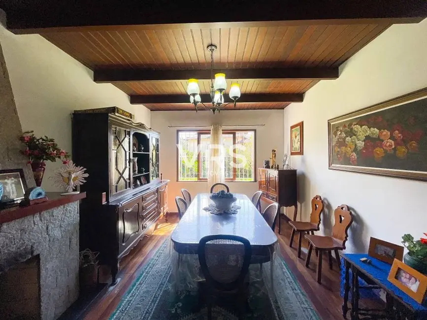 Casa com 4 quartos à venda, 1689m2 em Carlos Guinle, Teresopolis - RJ - imagem 4 Foto 4 de Casa com 4 quartos à venda, 1689m2 em Carlos Guinle, Teresopolis - RJ