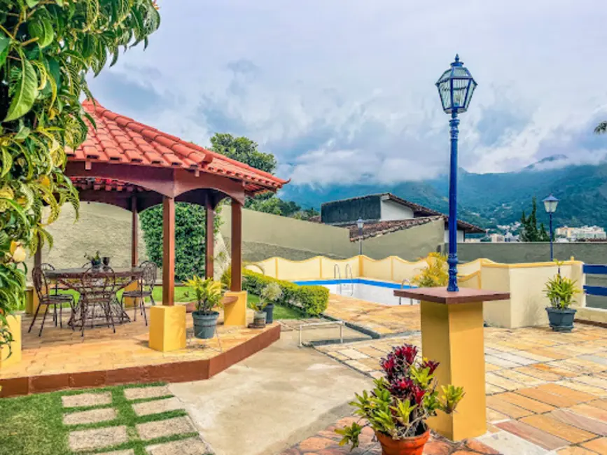 Foto 5 de Casa com 7 quartos à venda, 826m2 em Araras, Teresopolis - RJ