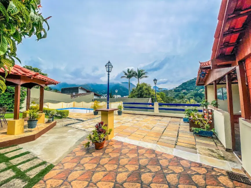 Foto 4 de Casa com 7 quartos à venda, 826m2 em Araras, Teresopolis - RJ