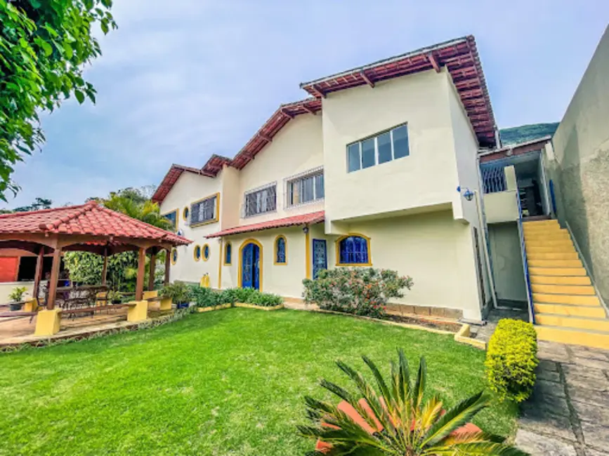 Foto 3 de Casa com 7 quartos à venda, 826m2 em Araras, Teresopolis - RJ