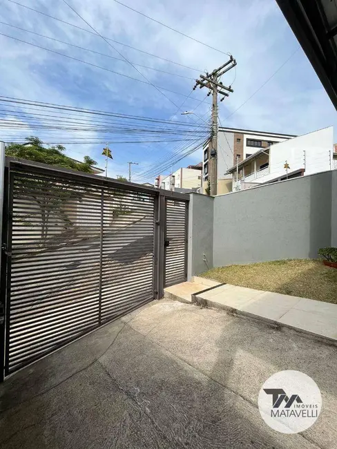 Casa com 3 quartos à venda, 141m2 em Jardim Vitória IV, Pocos De Caldas - MG - imagem 2 Foto 2 de Casa com 3 quartos à venda, 141m2 em Jardim Vitória IV, Pocos De Caldas - MG
