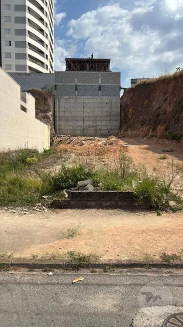 Foto 1 de Terreno / Lote para alugar, 809m2 em Centro, Pocos De Caldas - MG
