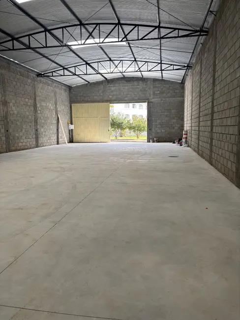 Armazém / Galpão para alugar, 300m2 em Jardim Quisisana, Pocos De Caldas - MG - imagem 6 Foto 6 de Armazém / Galpão para alugar, 300m2 em Jardim Quisisana, Pocos De Caldas - MG