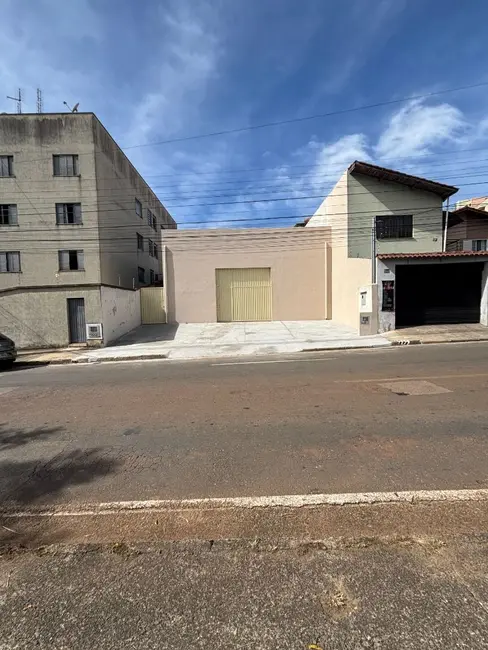 Foto 2 de Armazém / Galpão para alugar, 300m2 em Jardim Quisisana, Pocos De Caldas - MG