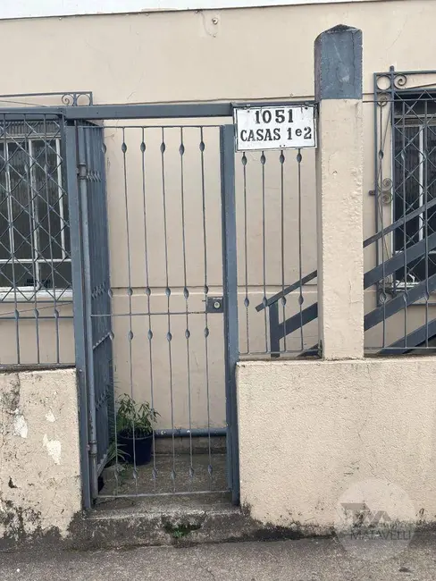 Casa com 2 quartos para alugar, 250m2 em Centro, Pocos De Caldas - MG - imagem 3 Foto 3 de Casa com 2 quartos para alugar, 250m2 em Centro, Pocos De Caldas - MG