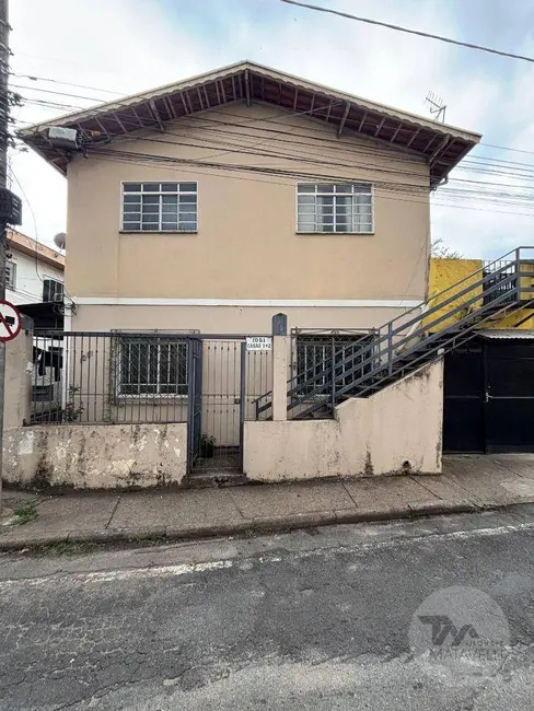Casa com 2 quartos para alugar, 250m2 em Centro, Pocos De Caldas - MG - imagem 1 Foto 1 de Casa com 2 quartos para alugar, 250m2 em Centro, Pocos De Caldas - MG