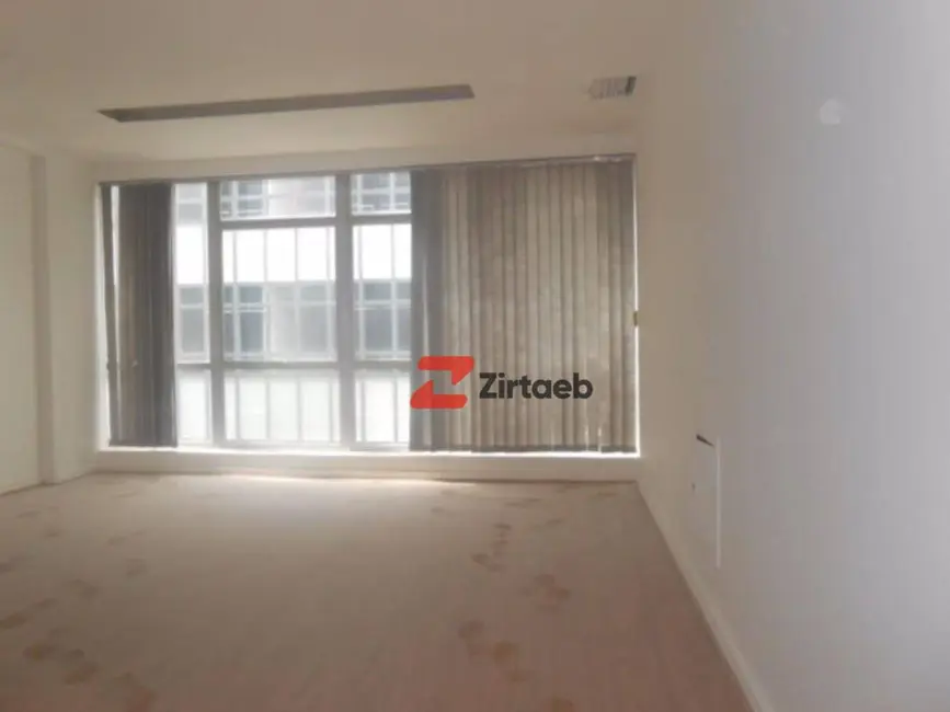 Sala Comercial para alugar, 36m2 em Centro, Rio De Janeiro - RJ - imagem 3 Foto 3 de Sala Comercial para alugar, 36m2 em Centro, Rio De Janeiro - RJ