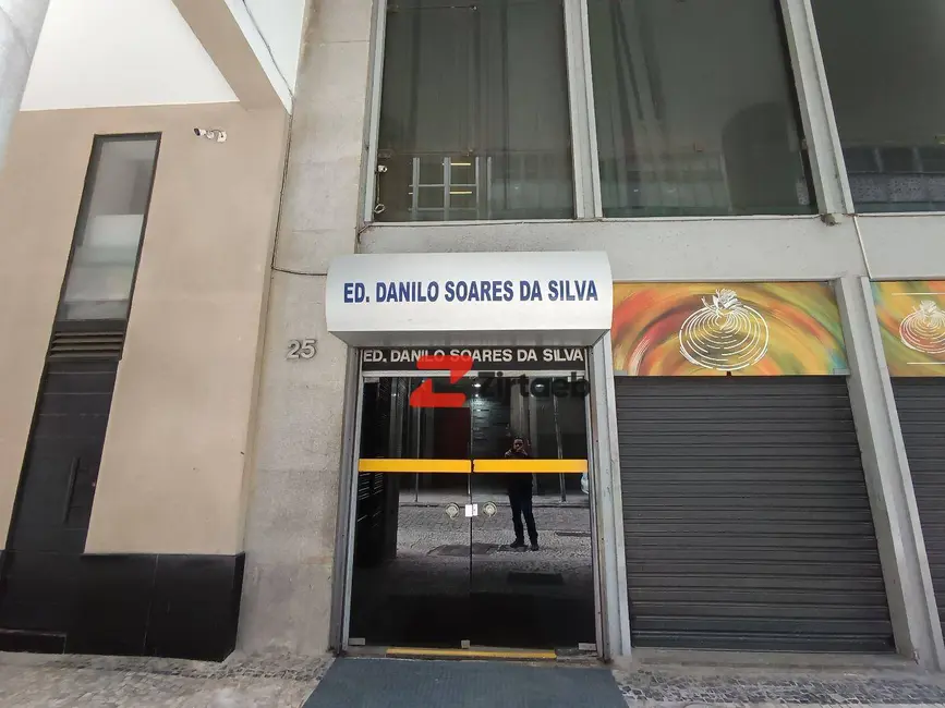 Sala Comercial para alugar, 34m2 em Centro, Rio De Janeiro - RJ - imagem 1 Foto 1 de Sala Comercial para alugar, 34m2 em Centro, Rio De Janeiro - RJ