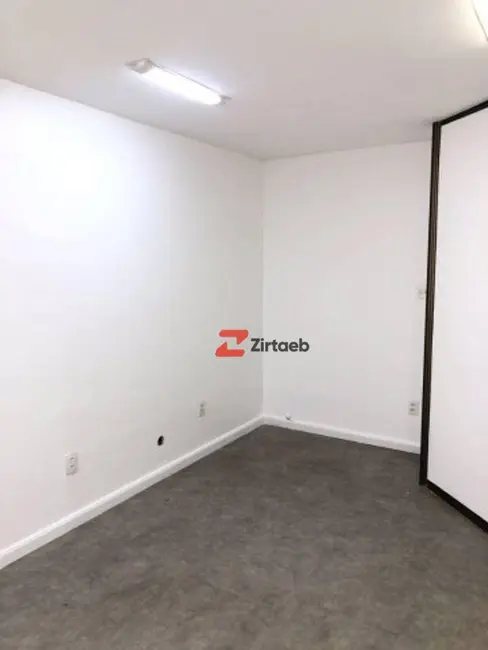 Sala Comercial para alugar, 42m2 em Centro, Rio De Janeiro - RJ - imagem 3 Foto 3 de Sala Comercial para alugar, 42m2 em Centro, Rio De Janeiro - RJ