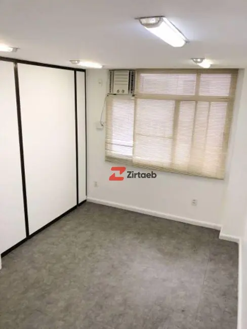 Sala Comercial para alugar, 42m2 em Centro, Rio De Janeiro - RJ - imagem 1 Foto 1 de Sala Comercial para alugar, 42m2 em Centro, Rio De Janeiro - RJ
