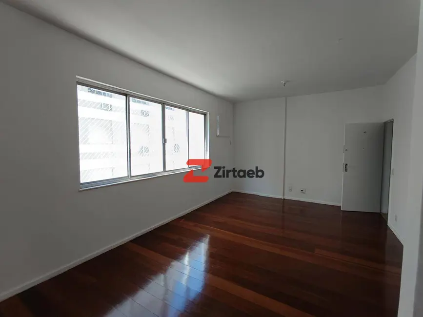 Apartamento com 3 quartos para alugar, 109m2 em Lagoa, Rio De Janeiro - RJ - imagem 2 Foto 2 de Apartamento com 3 quartos para alugar, 109m2 em Lagoa, Rio De Janeiro - RJ