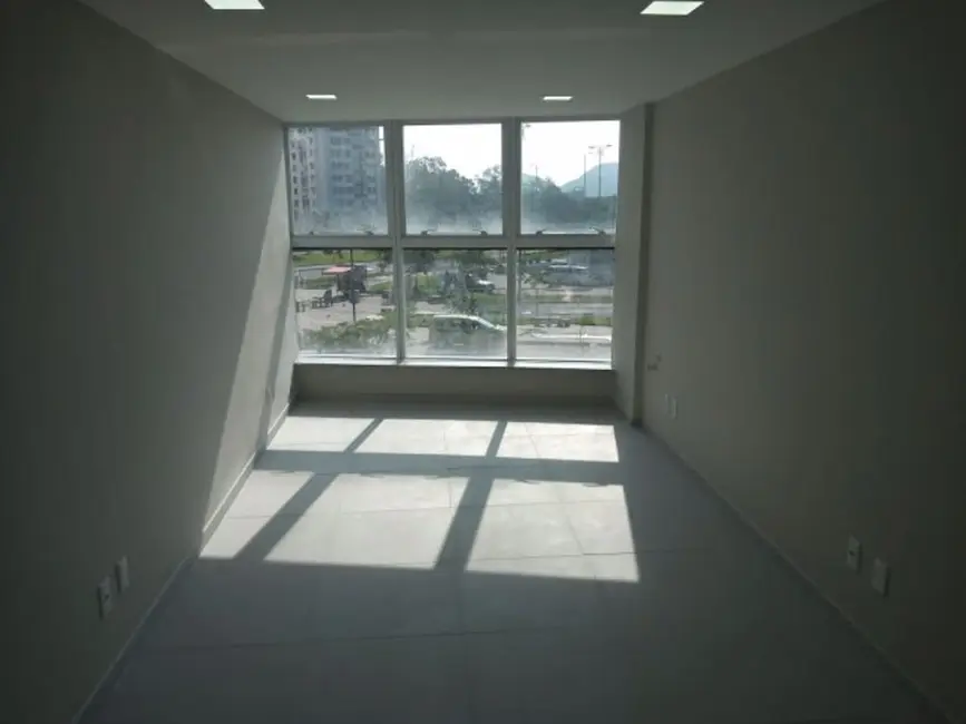 Sala Comercial para alugar, 24m2 em Recreio dos Bandeirantes, Rio De Janeiro - RJ - imagem 3 Foto 3 de Sala Comercial para alugar, 24m2 em Recreio dos Bandeirantes, Rio De Janeiro - RJ