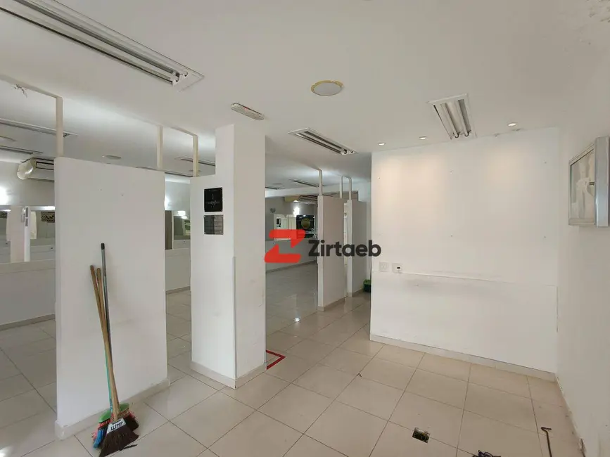 Loja para alugar, 250m2 em Tijuca, Rio De Janeiro - RJ - imagem 1 Foto 1 de Loja para alugar, 250m2 em Tijuca, Rio De Janeiro - RJ