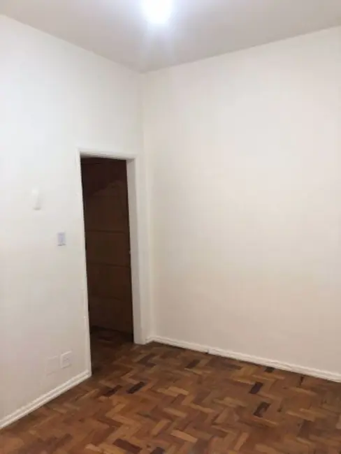 Apartamento com 1 quarto para alugar, 30m2 em Catete, Rio De Janeiro - RJ - imagem 3 Foto 3 de Apartamento com 1 quarto para alugar, 30m2 em Catete, Rio De Janeiro - RJ