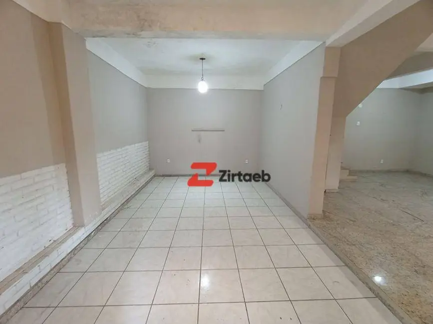 Casa com 3 quartos para alugar, 1000m2 em Recreio dos Bandeirantes, Rio De Janeiro - RJ - imagem 2 Foto 2 de Casa com 3 quartos para alugar, 1000m2 em Recreio dos Bandeirantes, Rio De Janeiro - RJ