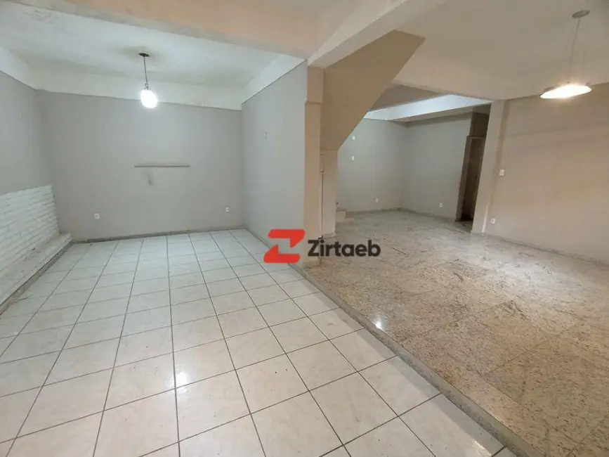 Casa com 3 quartos para alugar, 1000m2 em Recreio dos Bandeirantes, Rio De Janeiro - RJ - imagem 4 Foto 4 de Casa com 3 quartos para alugar, 1000m2 em Recreio dos Bandeirantes, Rio De Janeiro - RJ