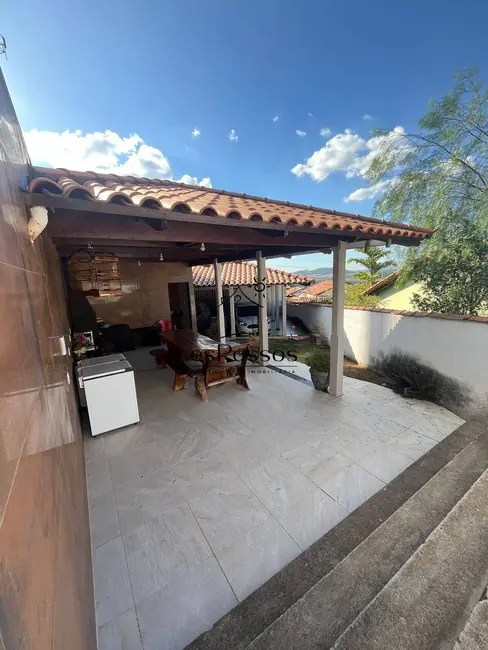 Foto 1 de Casa com 3 quartos à venda, 300m2 em Florestal - MG
