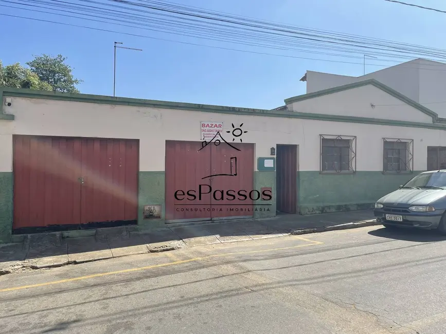 Casa com 3 quartos à venda, 910m2 em Centro, Florestal - MG - imagem 1 Foto 1 de Casa com 3 quartos à venda, 910m2 em Centro, Florestal - MG