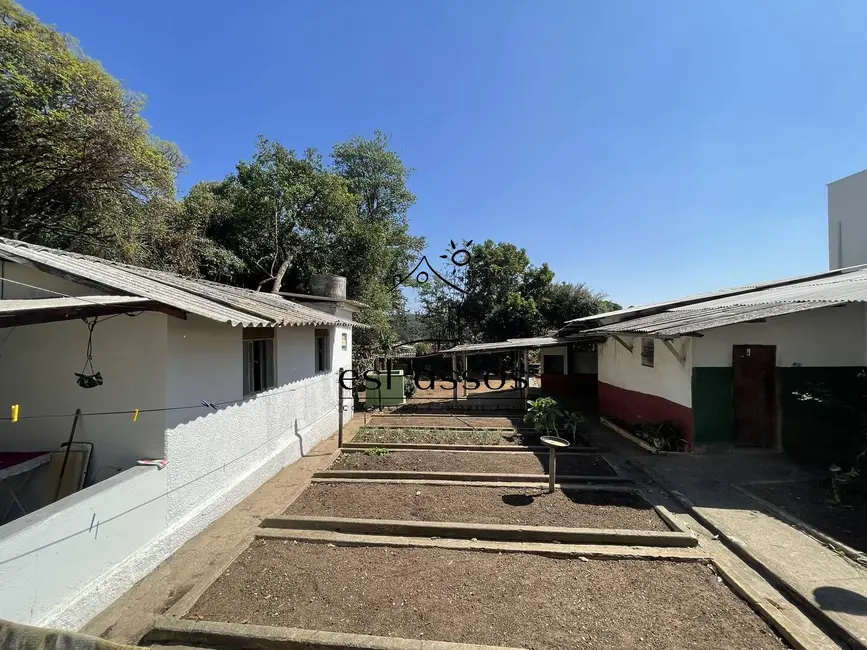 Casa com 3 quartos à venda, 910m2 em Centro, Florestal - MG - imagem 8 Foto 8 de Casa com 3 quartos à venda, 910m2 em Centro, Florestal - MG