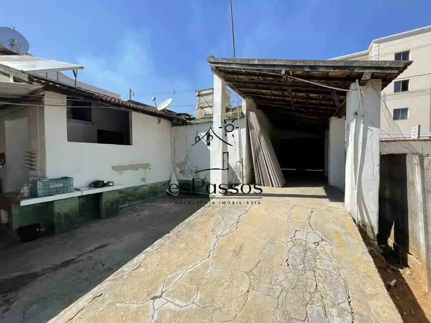 Casa com 3 quartos à venda, 910m2 em Centro, Florestal - MG - imagem 9 Foto 9 de Casa com 3 quartos à venda, 910m2 em Centro, Florestal - MG