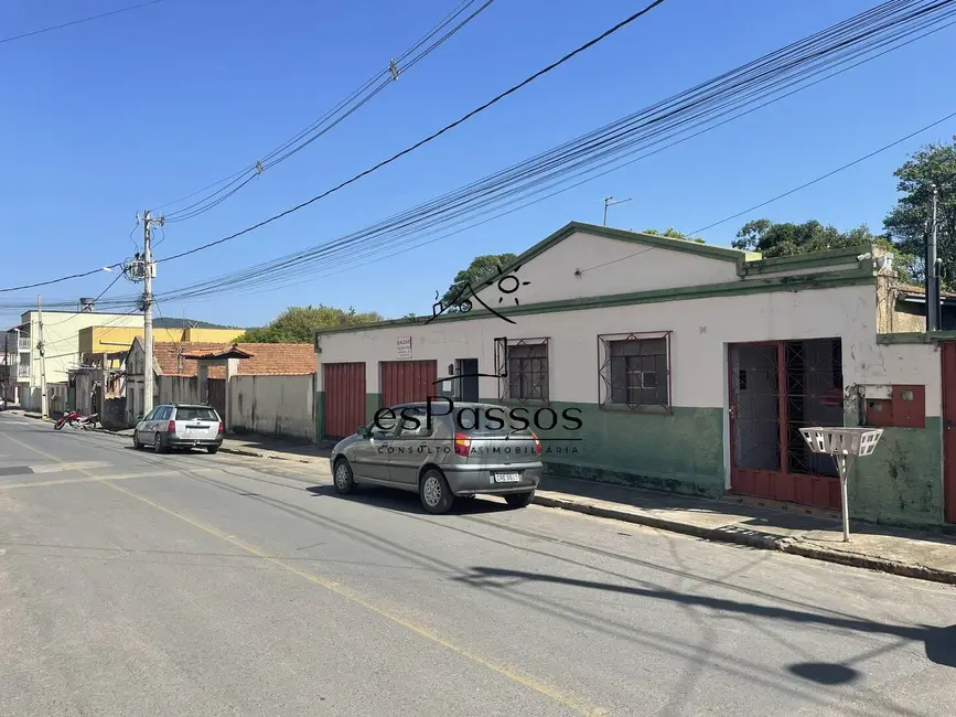 Casa com 3 quartos à venda, 910m2 em Centro, Florestal - MG - imagem 2 Foto 2 de Casa com 3 quartos à venda, 910m2 em Centro, Florestal - MG