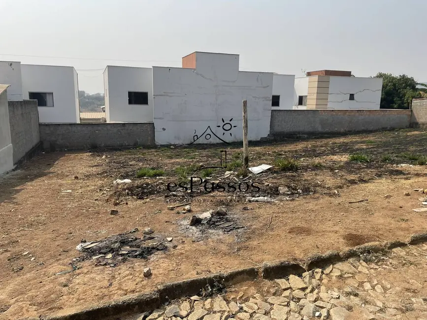 Foto 1 de Terreno / Lote à venda, 330m2 em Florestal - MG