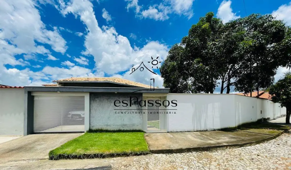 Foto 2 de Casa com 3 quartos à venda, 400m2 em Centro, Florestal - MG