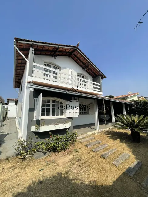 Foto 1 de Casa com 3 quartos à venda, 390m2 em Centro, Florestal - MG