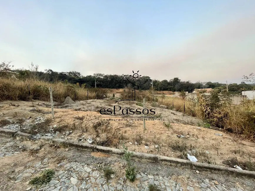 Foto 1 de Terreno / Lote à venda, 300m2 em Florestal - MG
