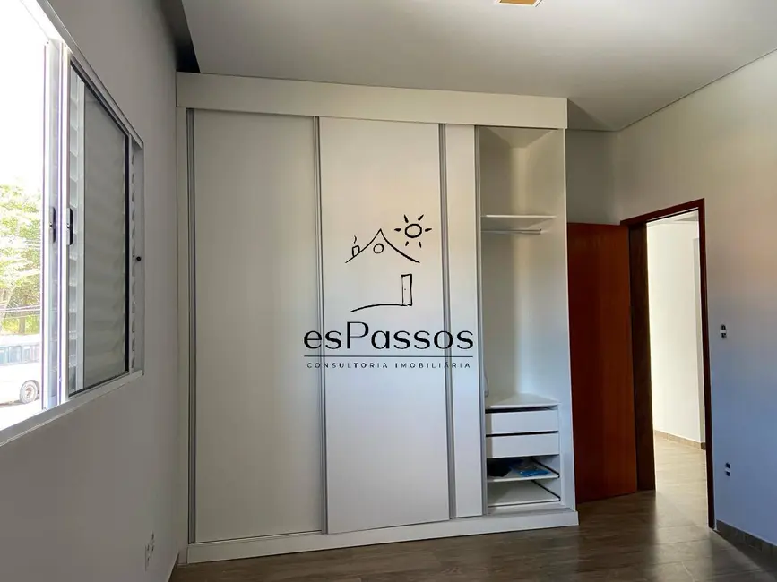 Casa com 3 quartos à venda, 360m2 em Florestal - MG - imagem 2 Foto 2 de Casa com 3 quartos à venda, 360m2 em Florestal - MG