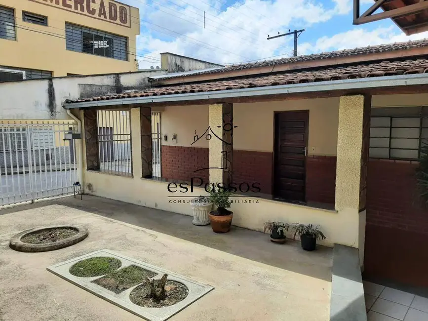 Foto 1 de Casa com 5 quartos à venda, 680m2 em Centro, Florestal - MG