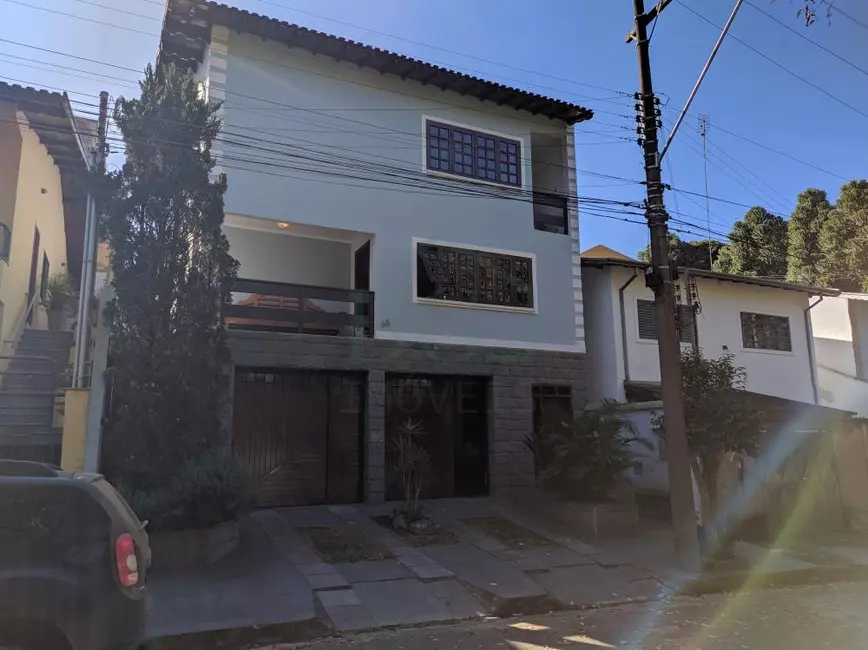 Foto 1 de Casa com 3 quartos à venda, 244m2 em Pocos De Caldas - MG