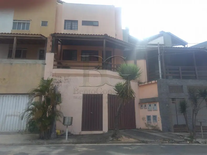 Foto 1 de Casa com 4 quartos à venda, 145m2 em Pocos De Caldas - MG