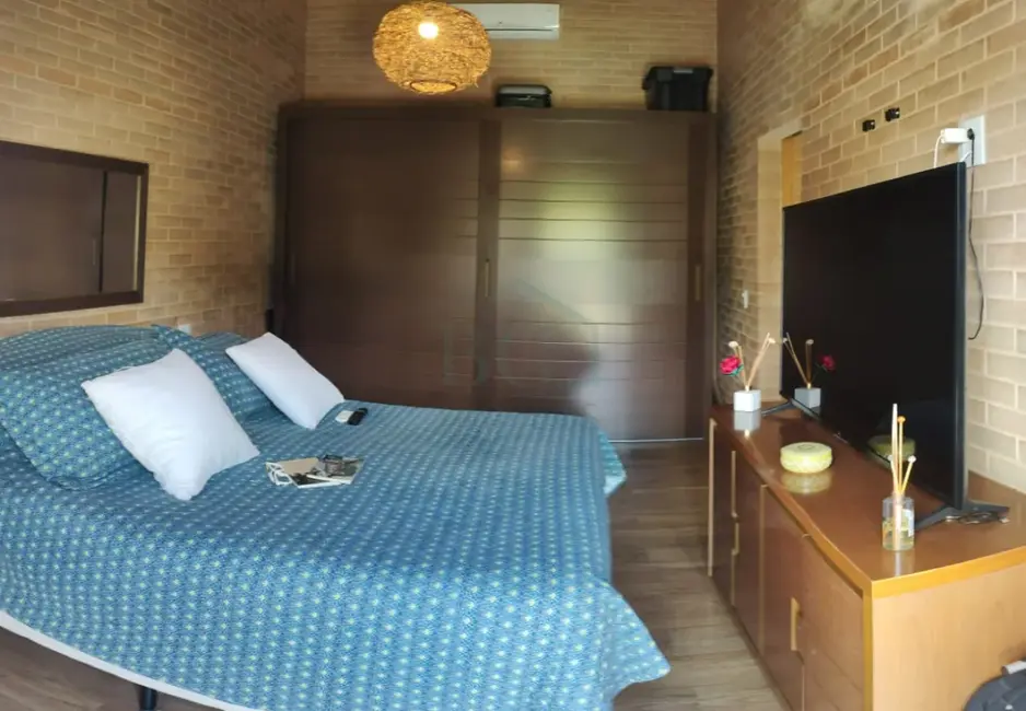 Foto 2 de Casa de Condomínio com 2 quartos à venda, 200m2 em Pocos De Caldas - MG