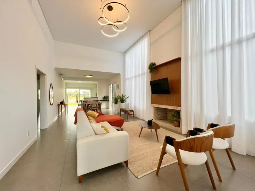 Casa de Condomínio com 4 quartos à venda, 211m2 em Xangri-lá - RS - imagem 6 Foto 6 de Casa de Condomínio com 4 quartos à venda, 211m2 em Xangri-lá - RS