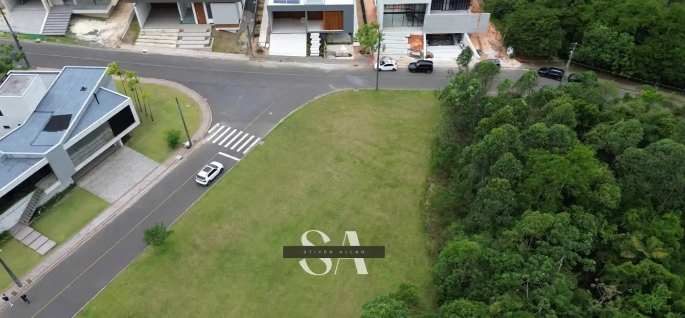 Foto 1 de Terreno / Lote à venda, 740m2 em Icara - SC