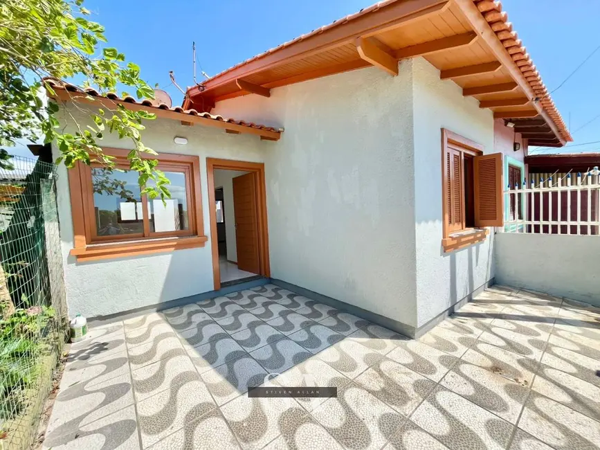 Foto 1 de Casa com 2 quartos à venda, 56m2 em Tramandai - RS